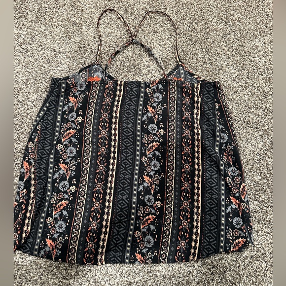 Hollister XS Tank Adjustable Spaghetti straps cross in back Excellent condition - Picture 2 of 4